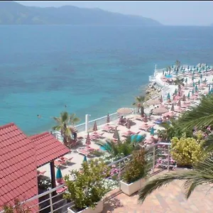 Hotel Roi, Radhimë